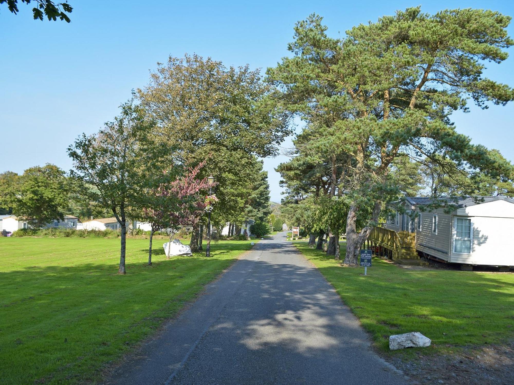 Hay Barn - Dinas Country Club Villa Bagian luar foto